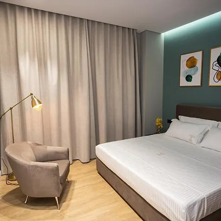 Bee 4* Vlorë