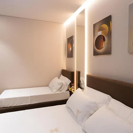 Hotel Bee