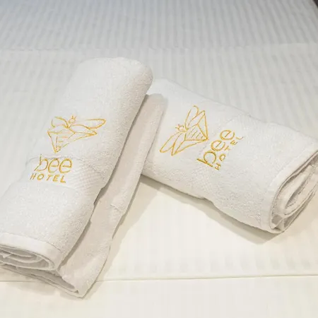 Hotel Bee