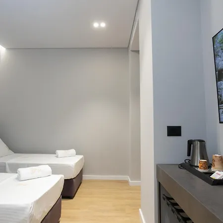 Hotel Bee