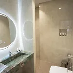 Bee 4*