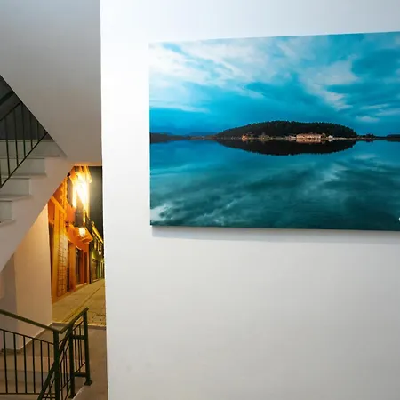 Bee 4* Vlorë